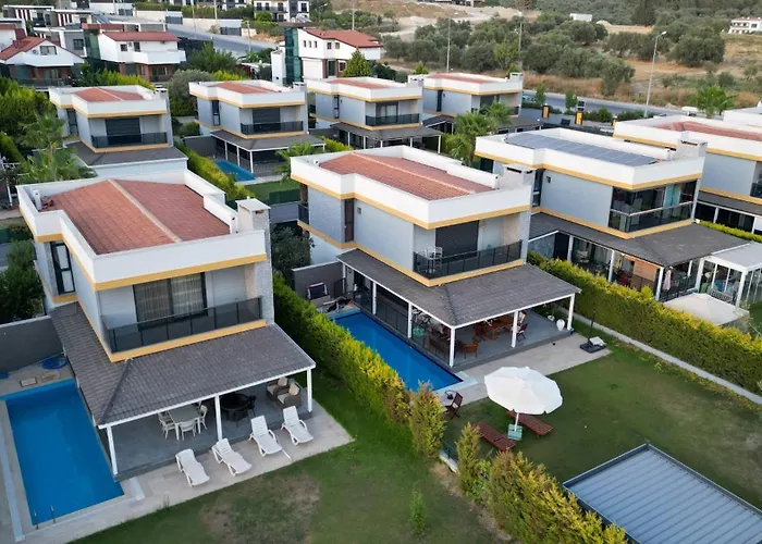 Oezel Havuzlu Muestakil Lueks Villa