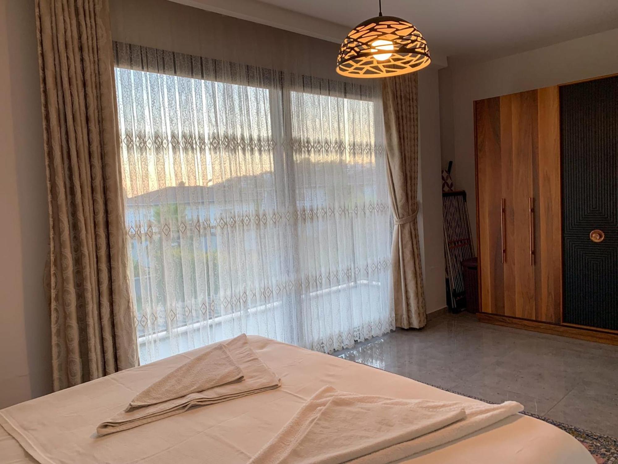 Oezel Havuzlu Muestakil Lueks Kuşadası